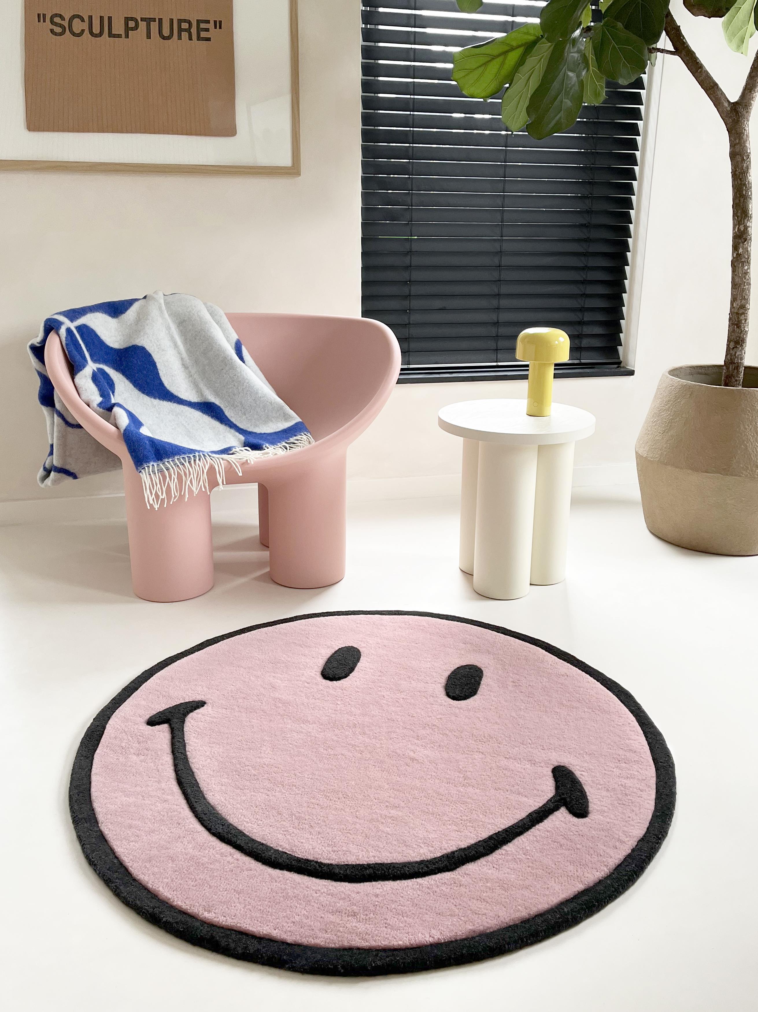 MAISON DEUX - Smiley Floor Rug - Pink
