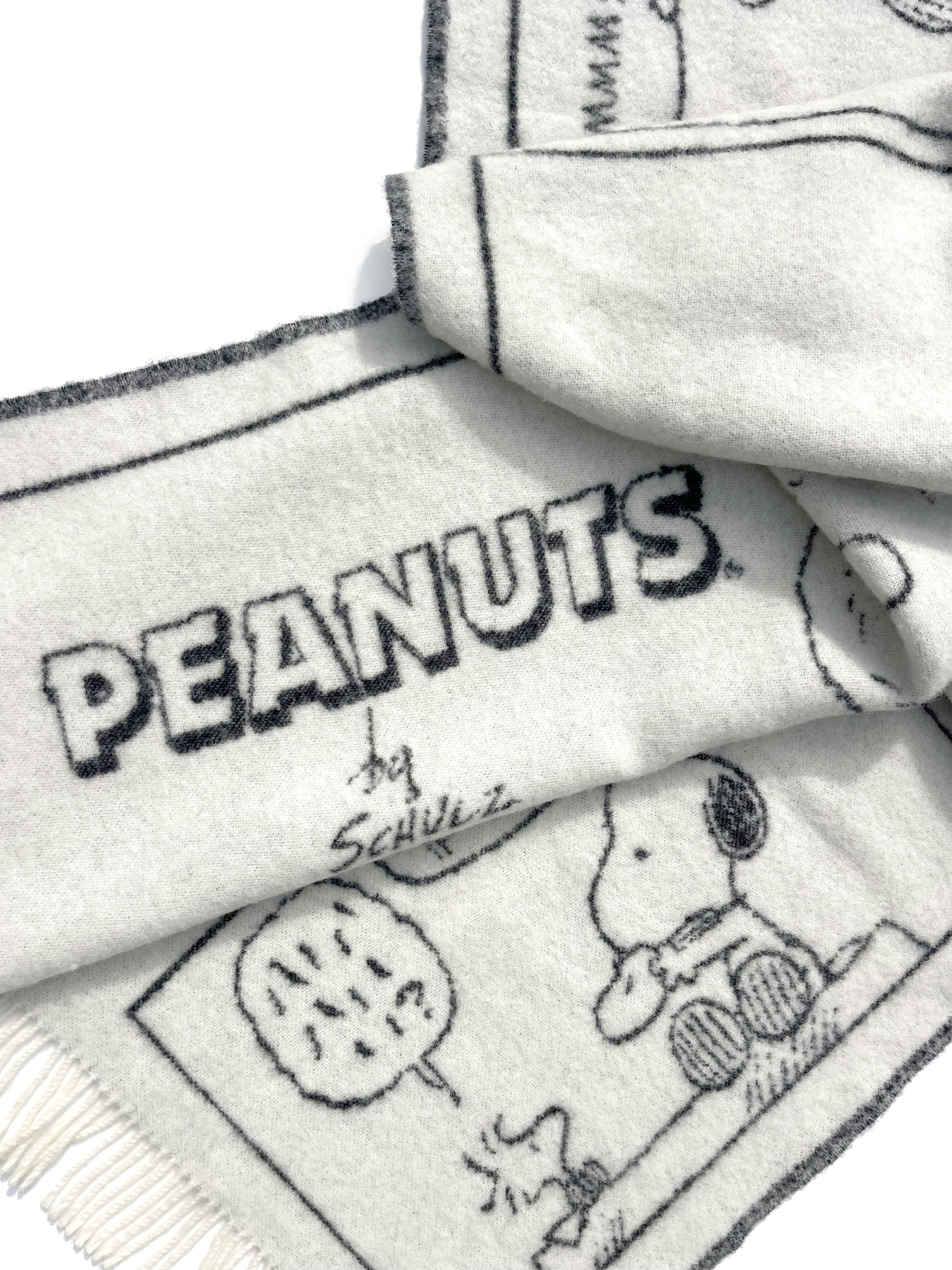 MAISON DEUX - Peanuts Blanket Comic Doughnut - White Black