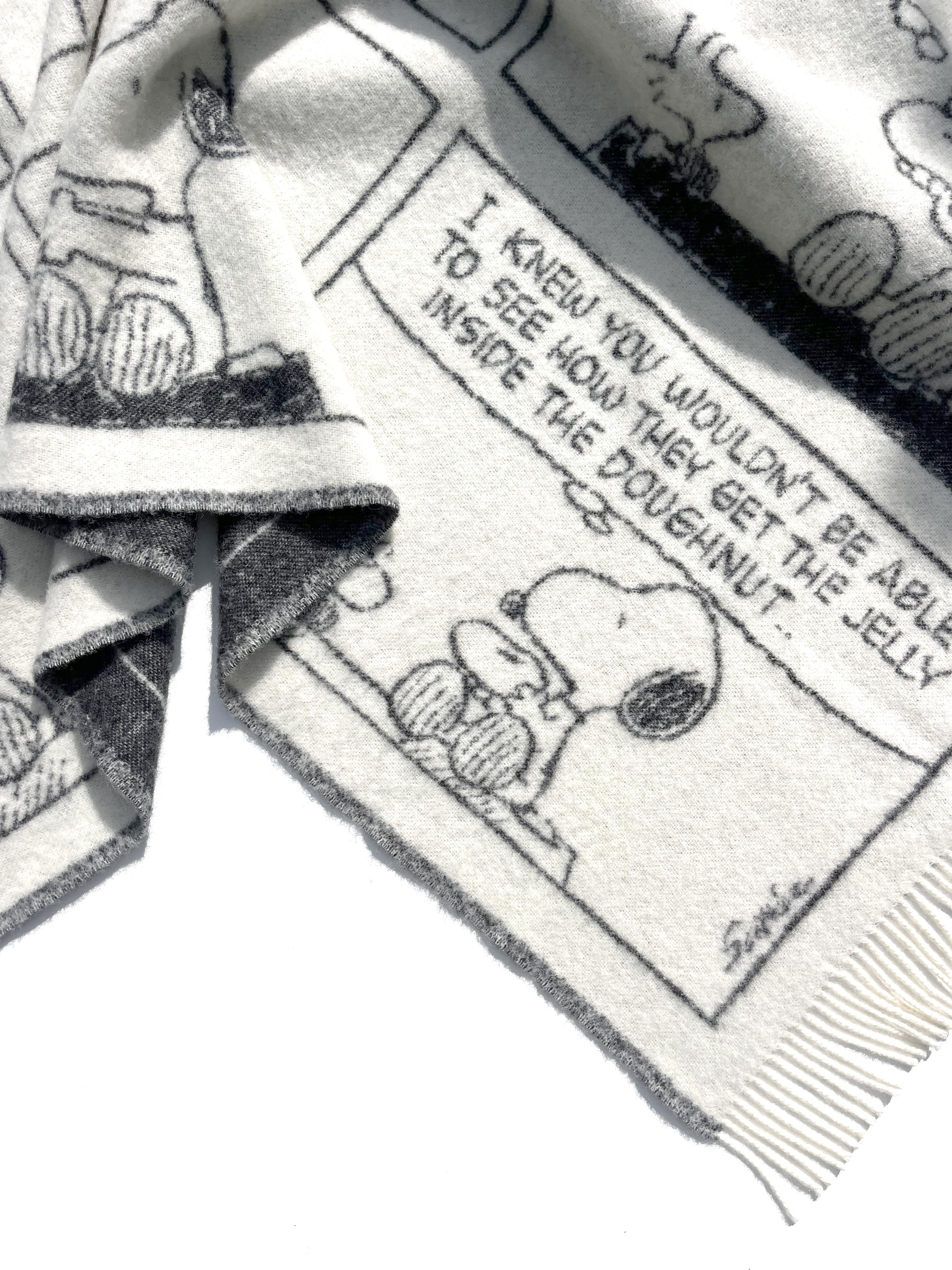 MAISON DEUX - Peanuts Blanket Comic Doughnut - White Black