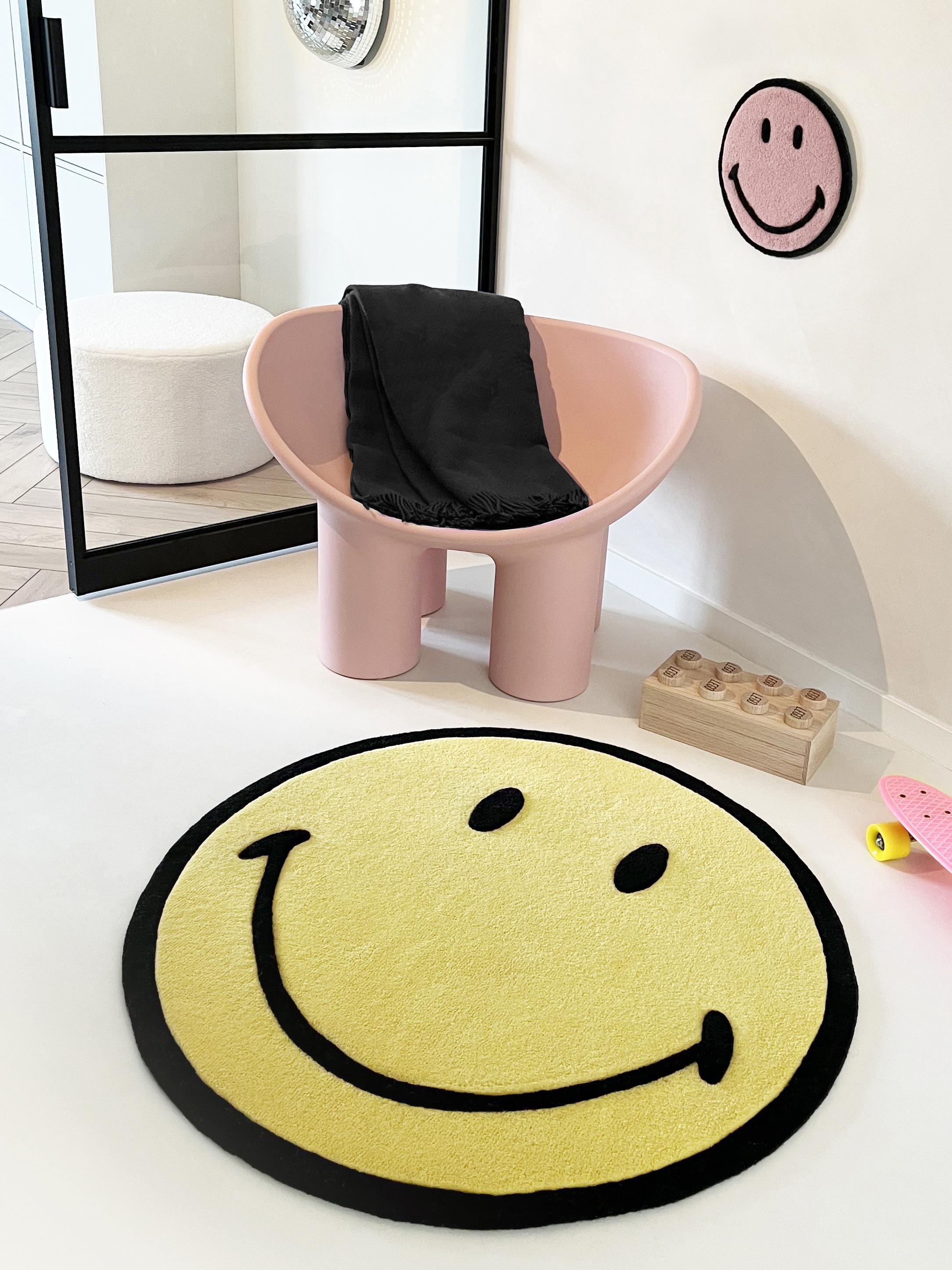 MAISON DEUX - Smiley Wall Rug - Pink