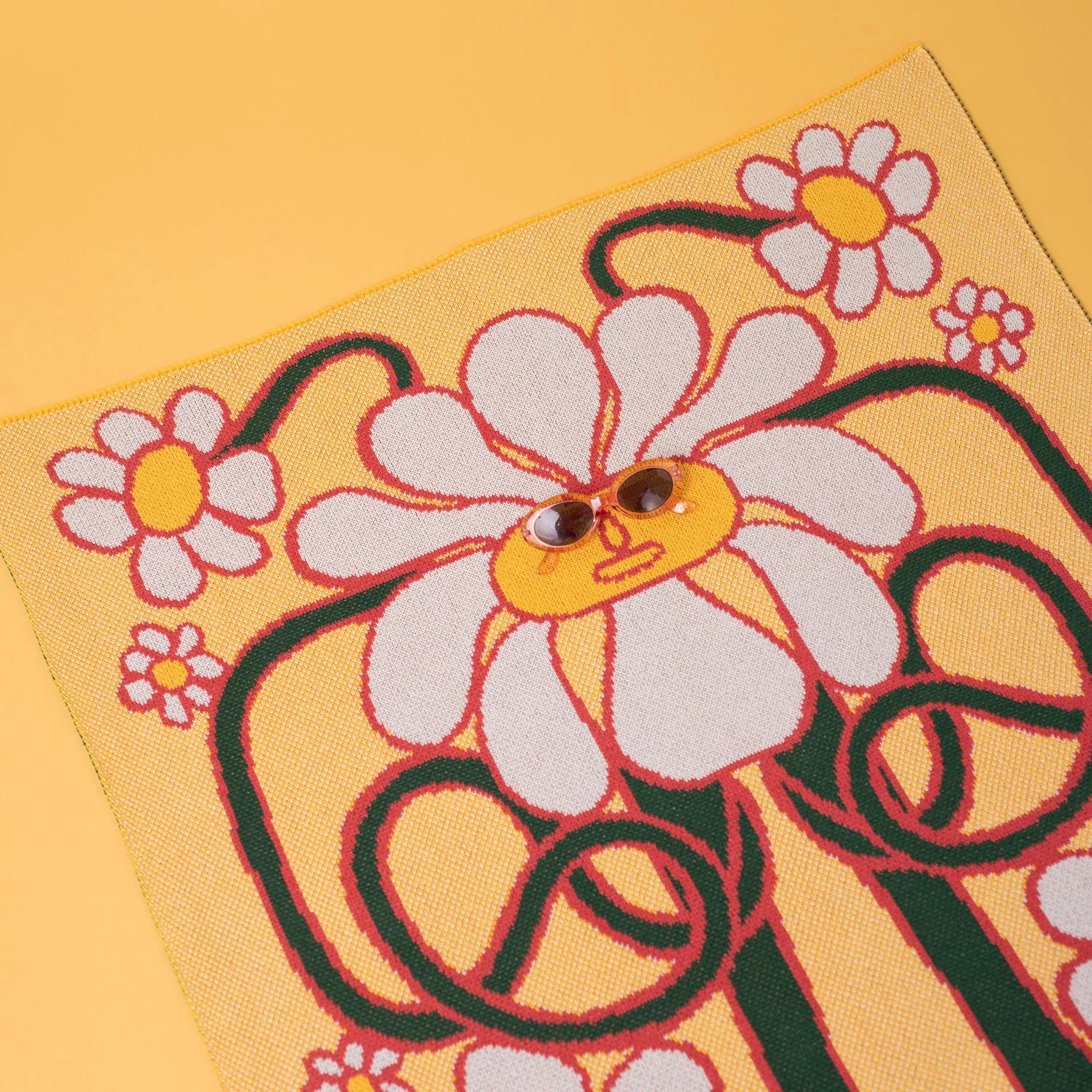 SLOW DOWN STUDIO - Daisy Dude Mini Blanket