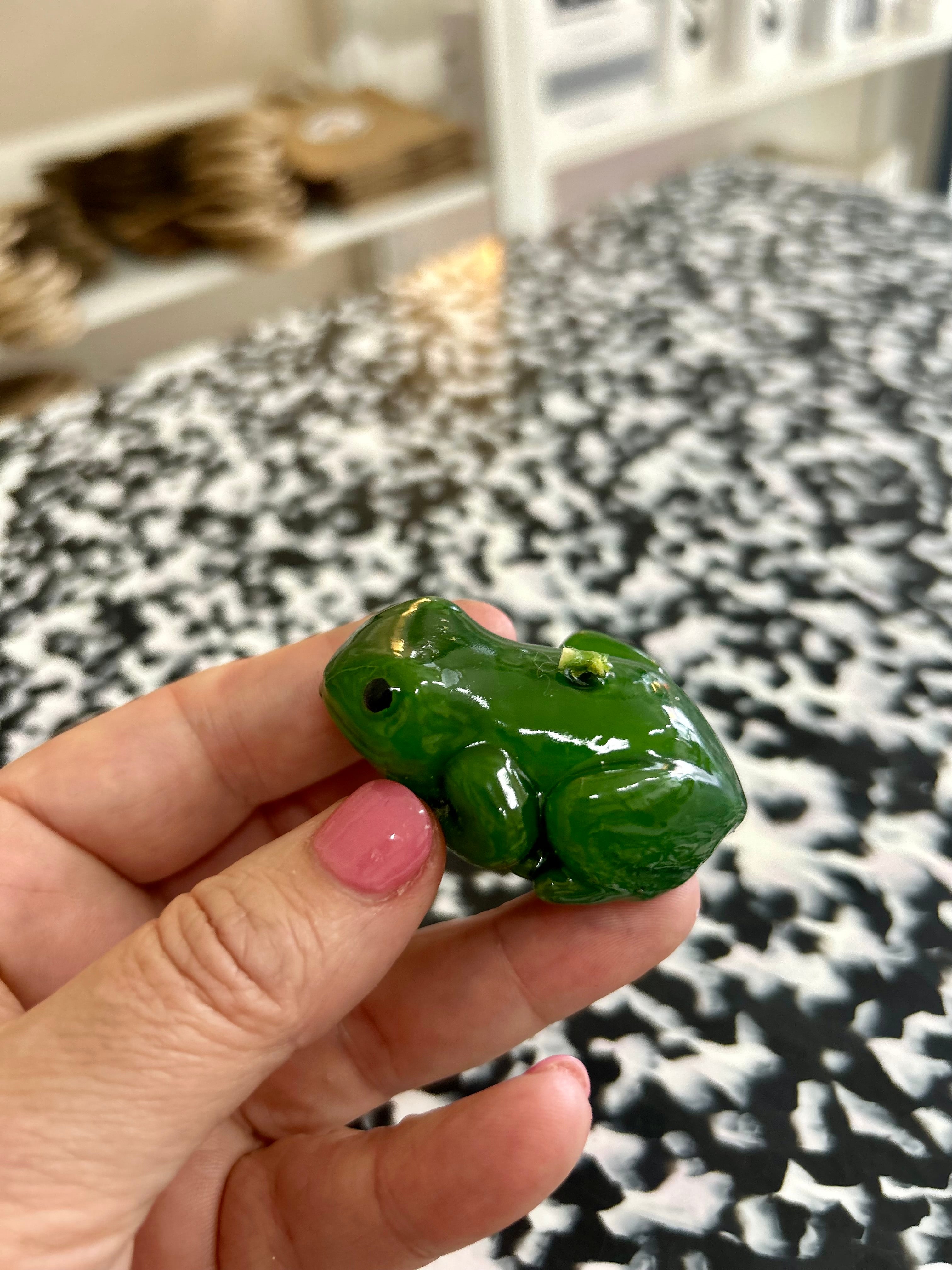 FROG CANDLE