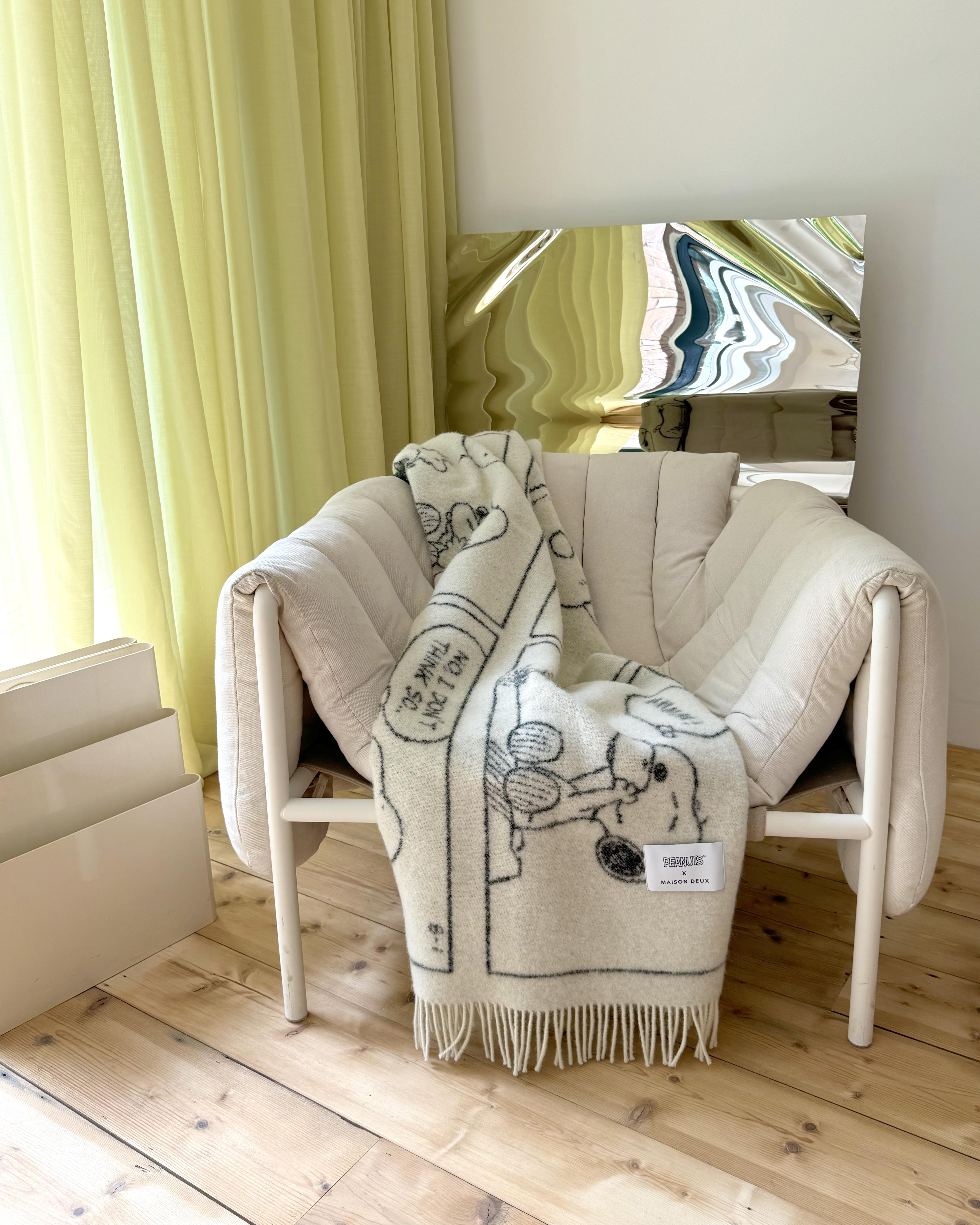 MAISON DEUX - Peanuts Blanket Comic Doughnut - White Black