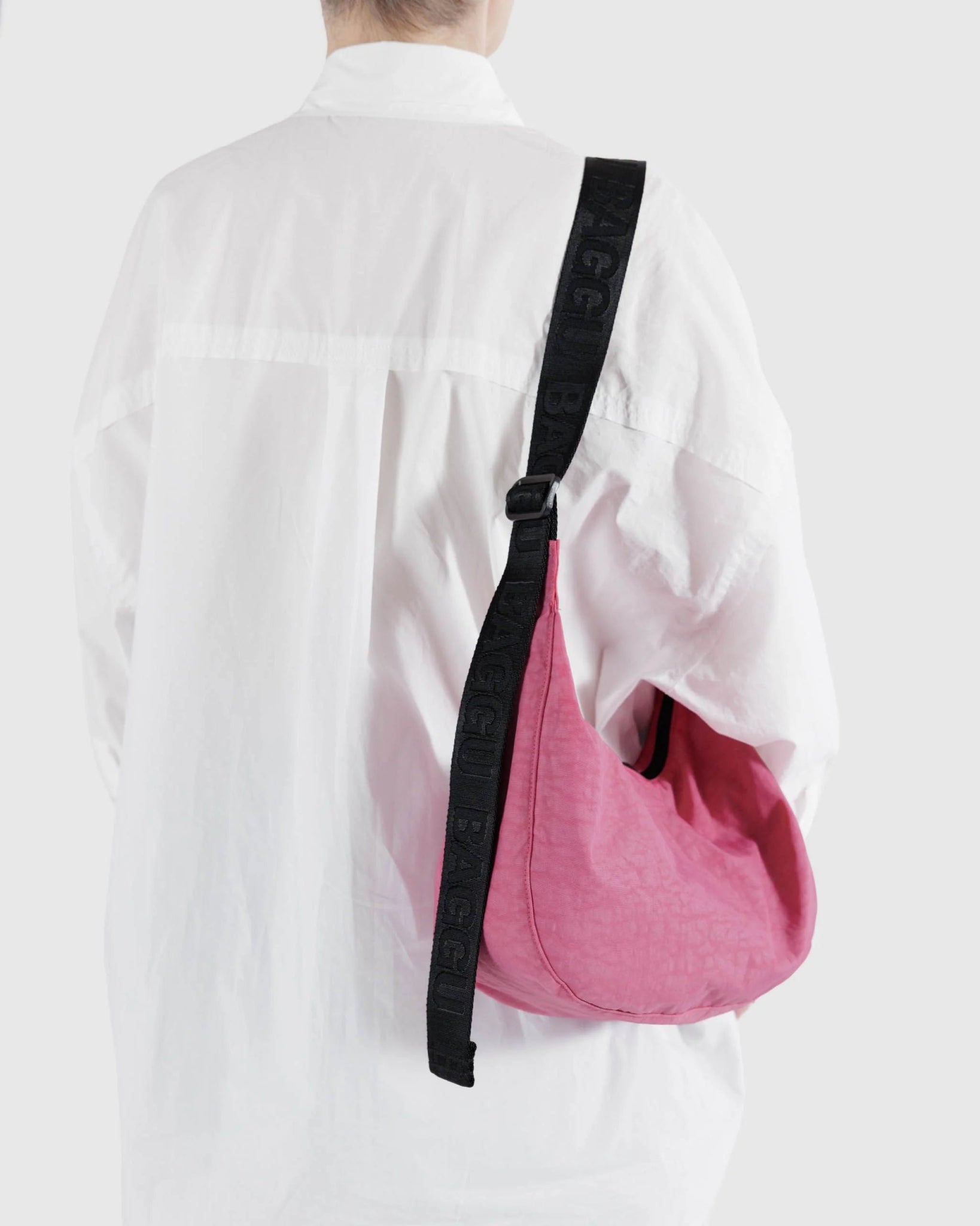 BAGGU Medium Nylon Crescent Bag -Azalea Pink