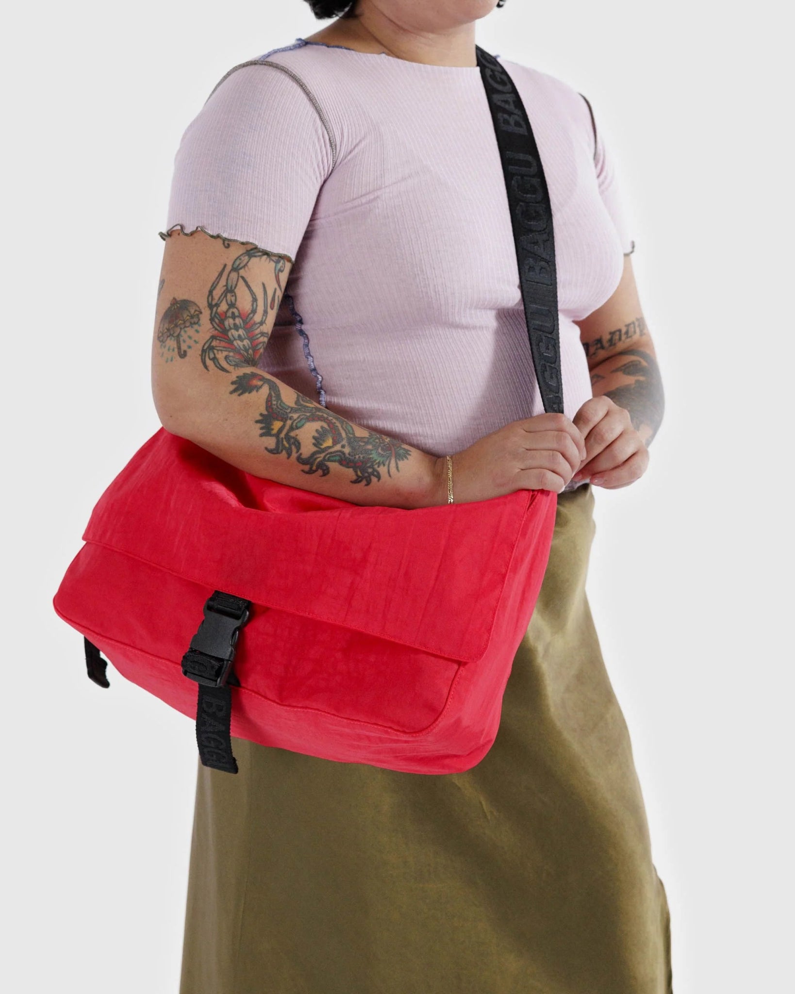 BAGGU Nylon Messenger Bag - Candy Apple