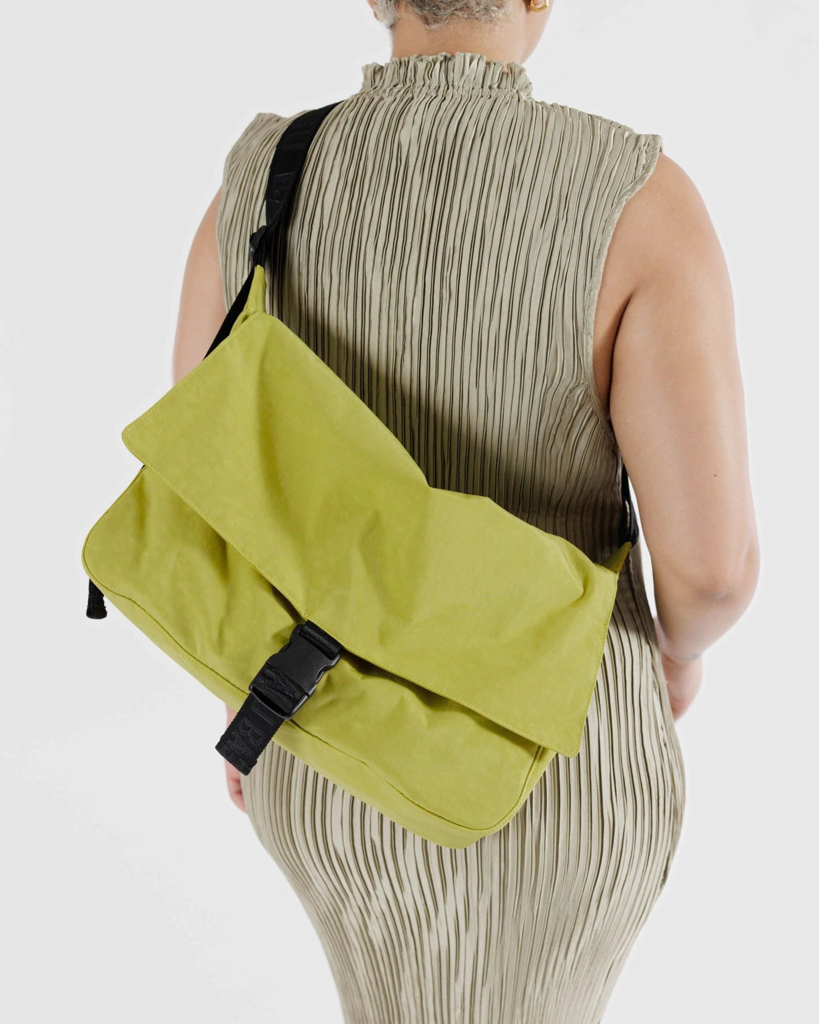 BAGGU Nylon Messenger Bag - Lemongrass