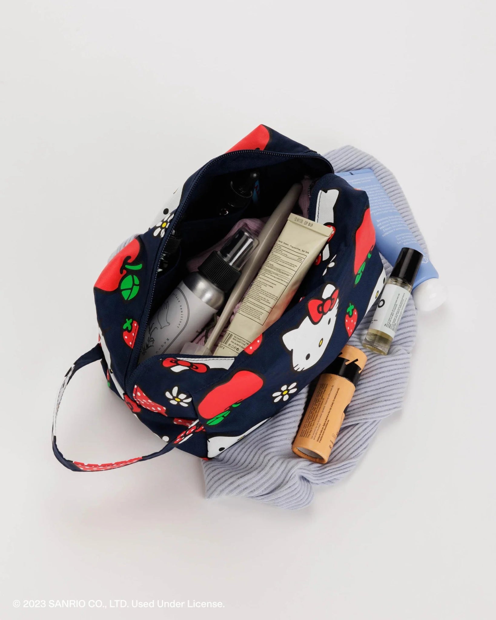 BAGGU X Sanrio Dopp Kit - Hello Kitty Apple